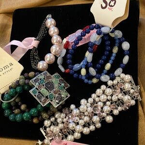 Ladies, New 7 piece lot of assorted beautiful bracelets